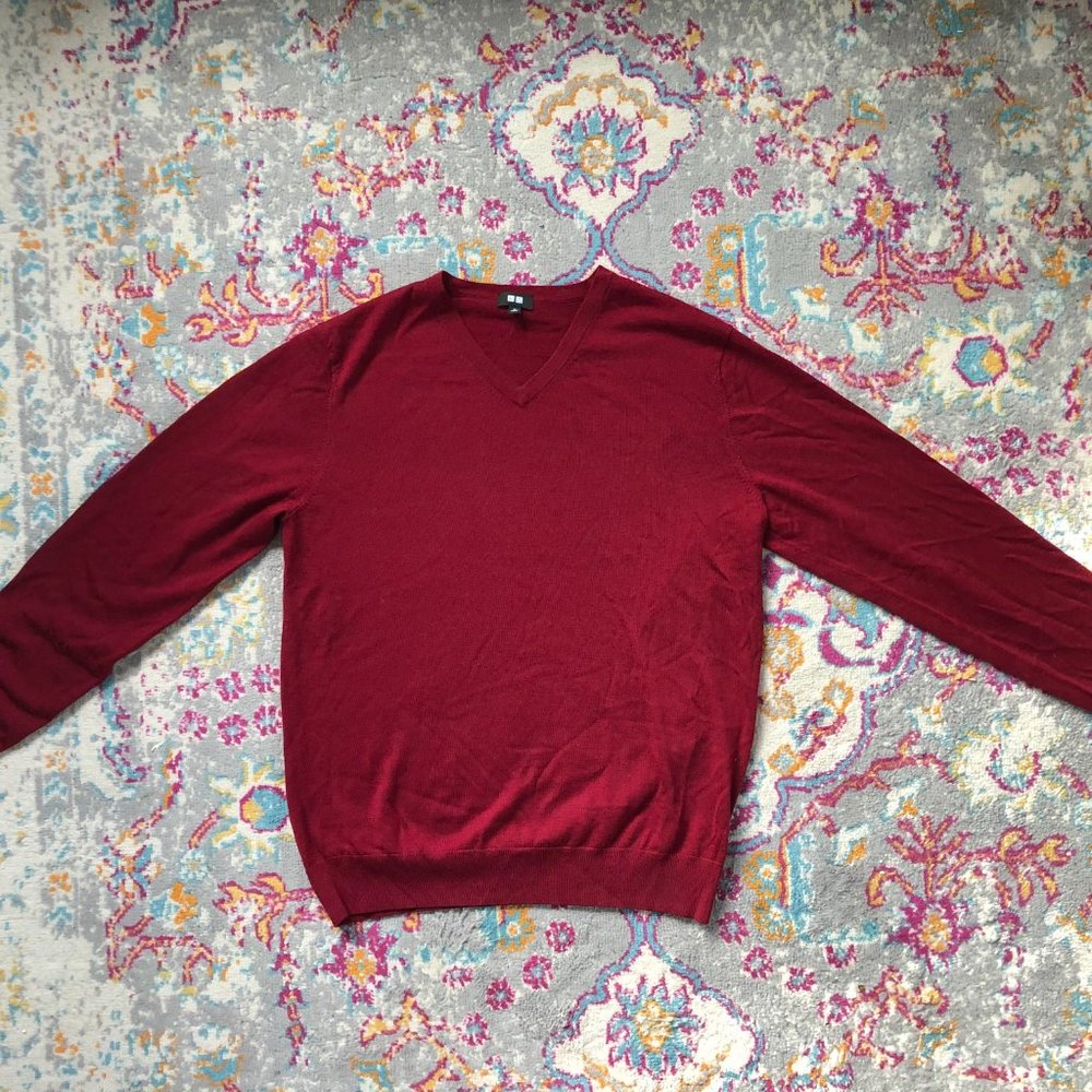 Uniqlo Men's M Red V-Neck Sweater